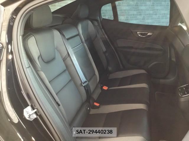 Volvo S60 2021-10 8379549-10