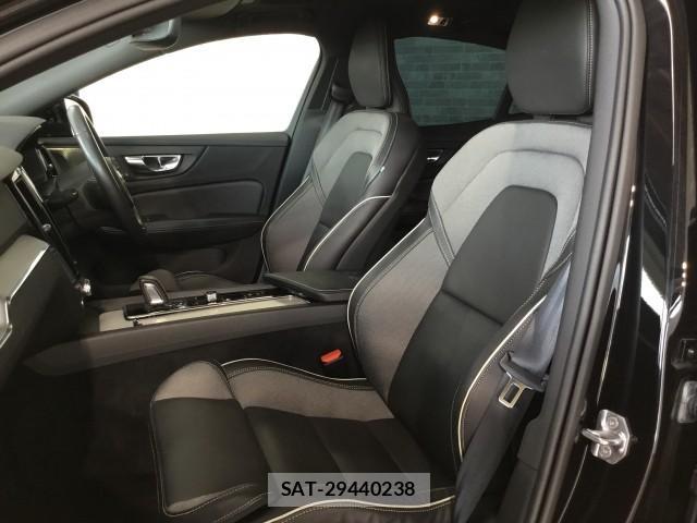 Volvo S60 2021-10 8379549-11