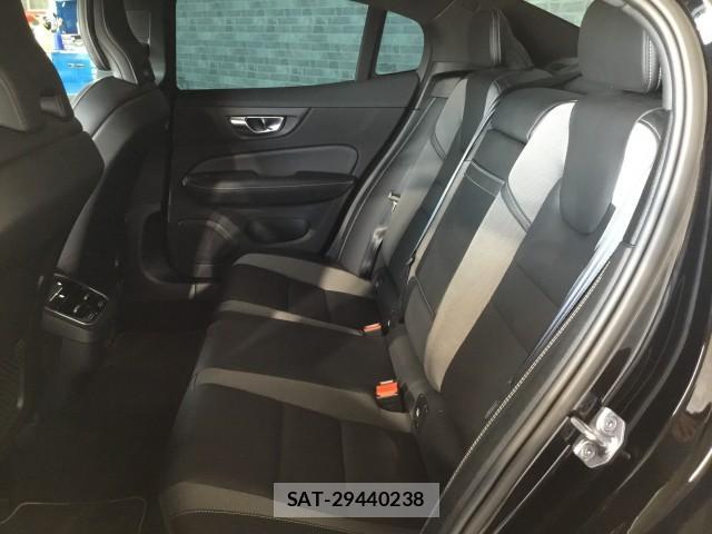 Volvo S60 2021-10 8379549-12