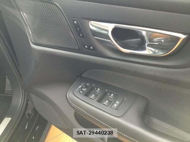 Volvo S60 2021-10 8379549-17