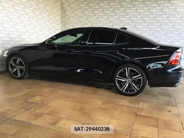 Volvo S60 2021-10 8379549-7