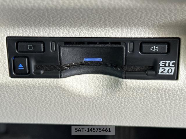 Toyota SIENTA 2023-05 8378615-6
