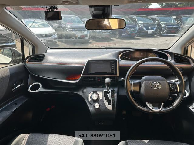Toyota SIENTA 2018-10 8378633-1