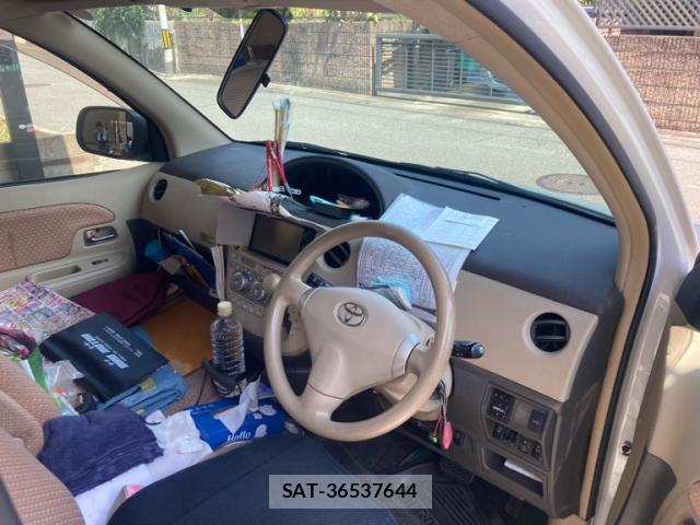Toyota SIENTA 2011-08 8378984-4