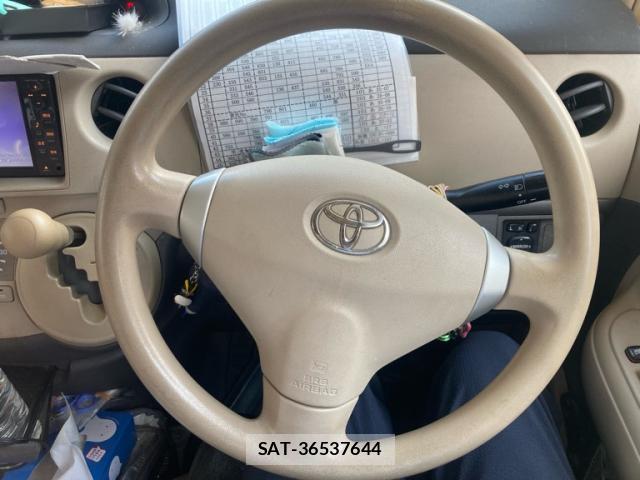 Toyota SIENTA 2011-08 8378984-7