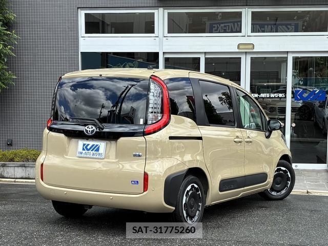 Toyota SIENTA 2024-02 8379121-1