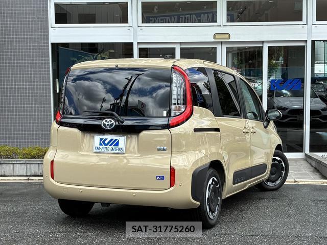 Toyota SIENTA 2024-02 8379121-9