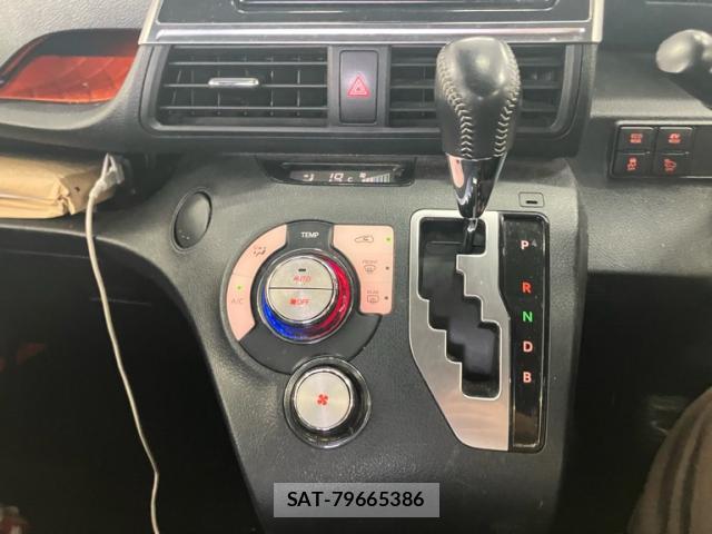 Toyota SIENTA 2017-02 8379126-16