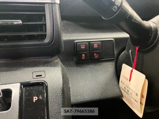 Toyota SIENTA 2017-02 8379126-17