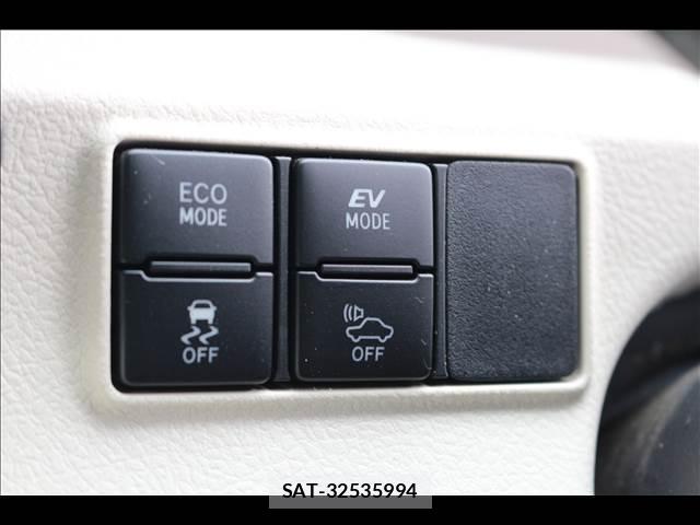 Toyota SIENTA 2017-07 8379505-11