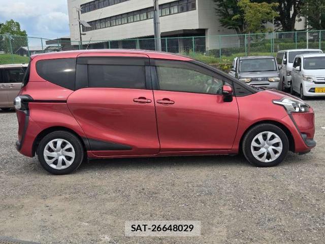 Toyota SIENTA 2015-12 8379629-13