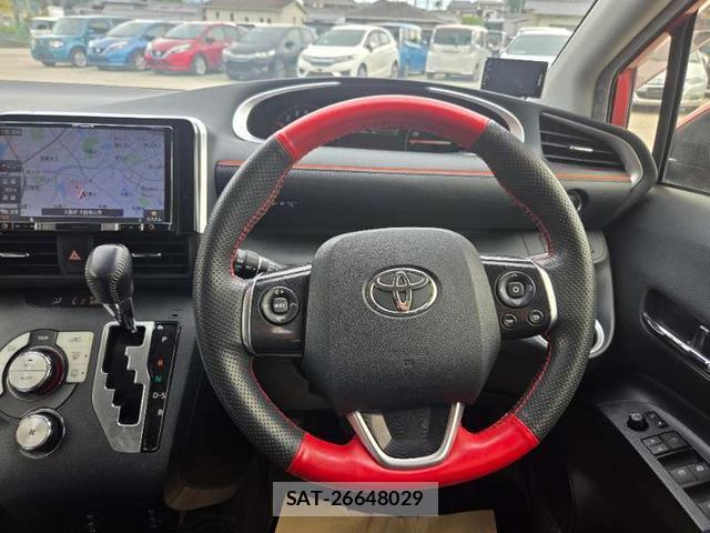 Toyota SIENTA 2015-12 8379629-18