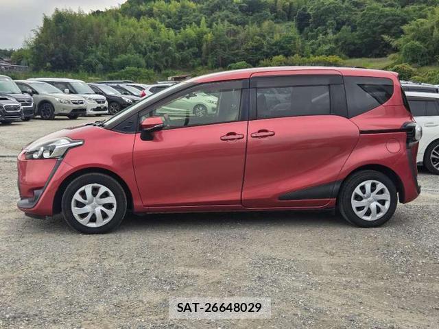 Toyota SIENTA 2015-12 8379629-2