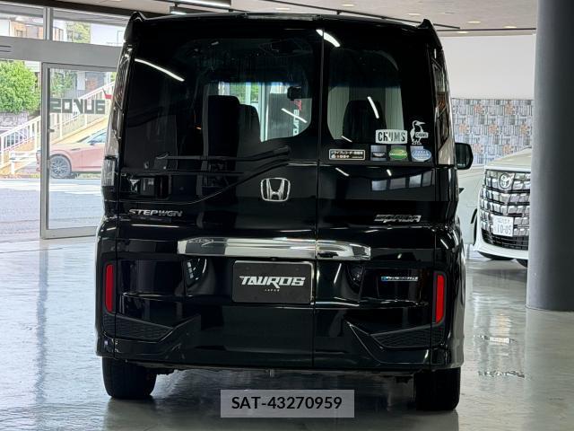 Honda e 2017-12 8378665-1