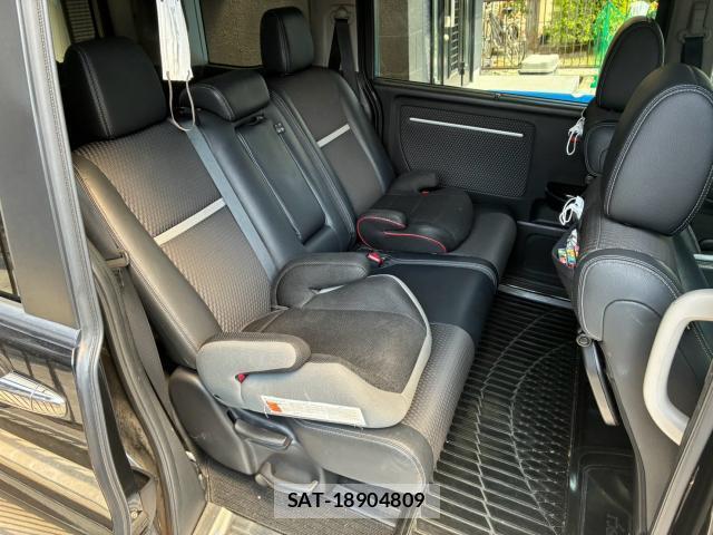 Honda e 2015-04 8379869-5