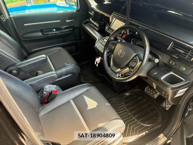 Honda e 2015-04 8379869-8