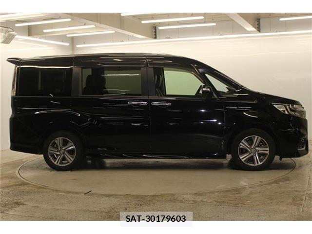 Honda e 2017-10 8380075-3
