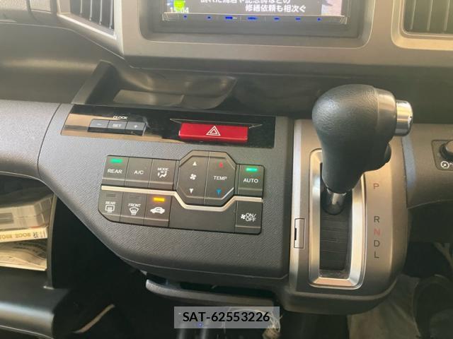 Honda e 2009-10 8379829-17
