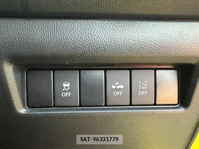 Suzuki SWIFT 2018-01 8380135-12