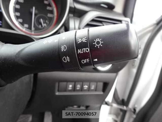 Suzuki SWIFT 2018-06 8380168-12