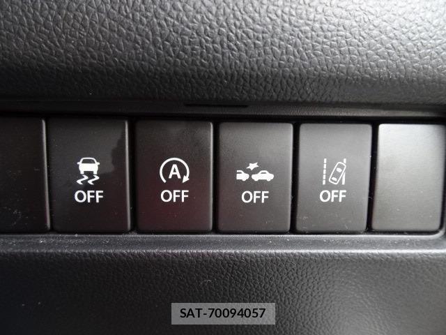 Suzuki SWIFT 2018-06 8380168-13