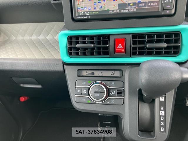 Daihatsu TANTO 2021-11 8379017-17