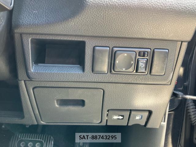 Nissan TIIDA 2008-12 8379024-17
