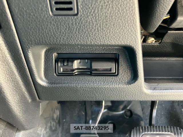 Nissan TIIDA 2008-12 8379024-18