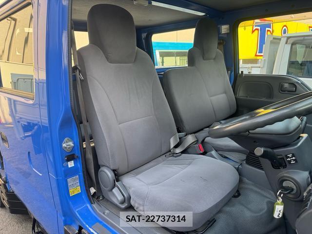 Mazda TITAN 2011-11 8379370-3