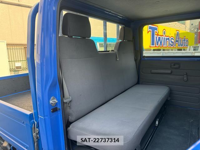 Mazda TITAN 2011-11 8379370-4