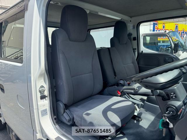 Mazda TITAN 2012-11 8379383-1