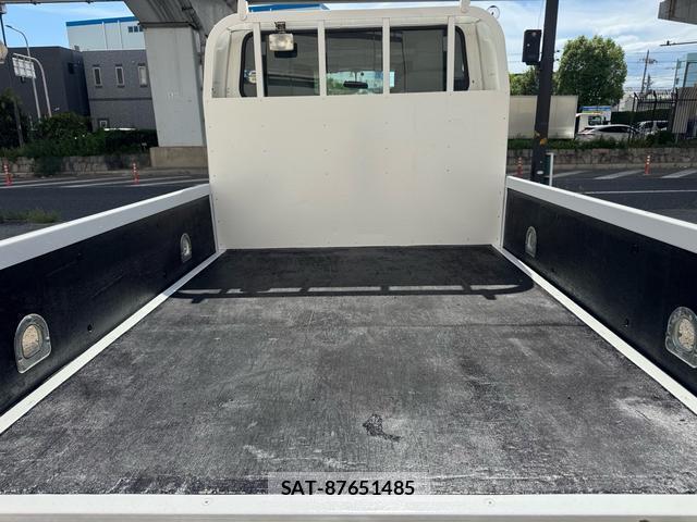 Mazda TITAN 2012-11 8379383-4