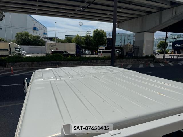 Mazda TITAN 2012-11 8379383-6