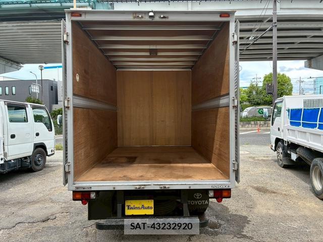 Toyota TOYOACE 2018-05 8379382-3
