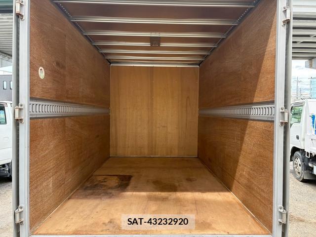 Toyota TOYOACE 2018-05 8379382-6