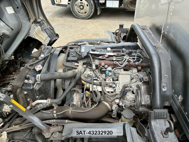 Toyota TOYOACE 2018-05 8379382-7