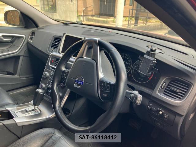 Volvo V60 2011-12 8378885-10