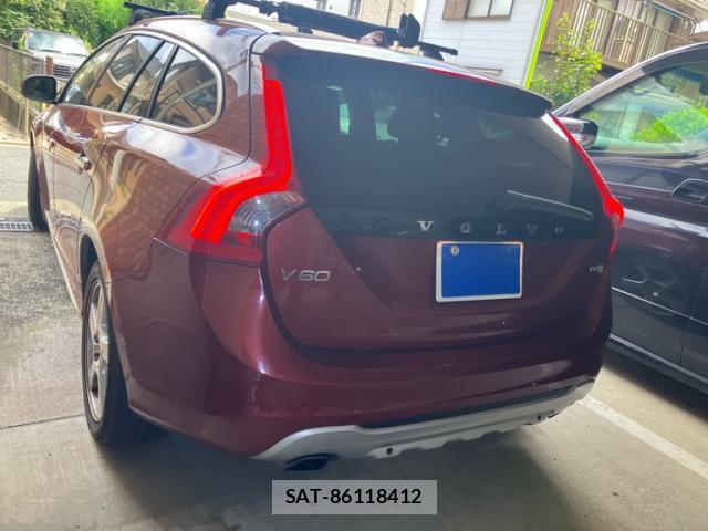 Volvo V60 2011-12 8378885-13