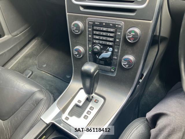 Volvo V60 2011-12 8378885-17
