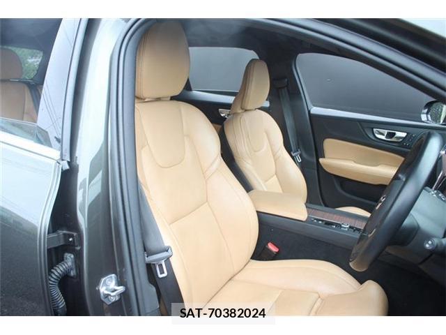 Volvo V60 2021-03 8379735-15