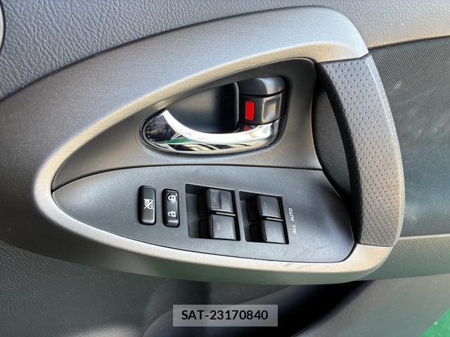 Toyota VANGUARD 2012-07 8379435-19