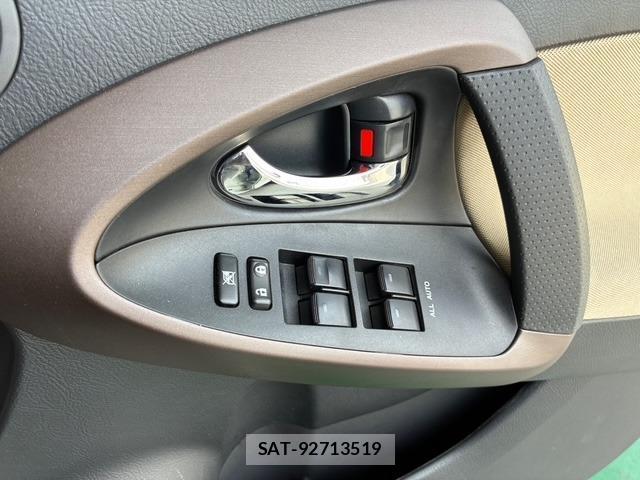 Toyota VANGUARD 2011-06 8379436-19