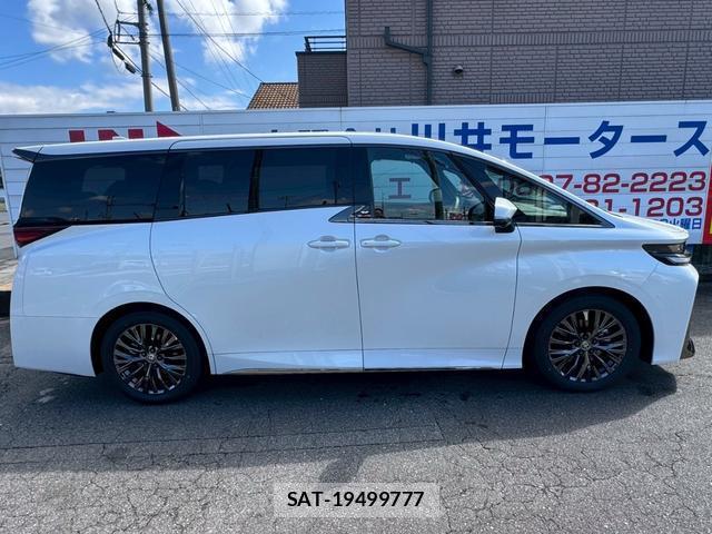 Toyota VELLFIRE 2026-03 8379866-11