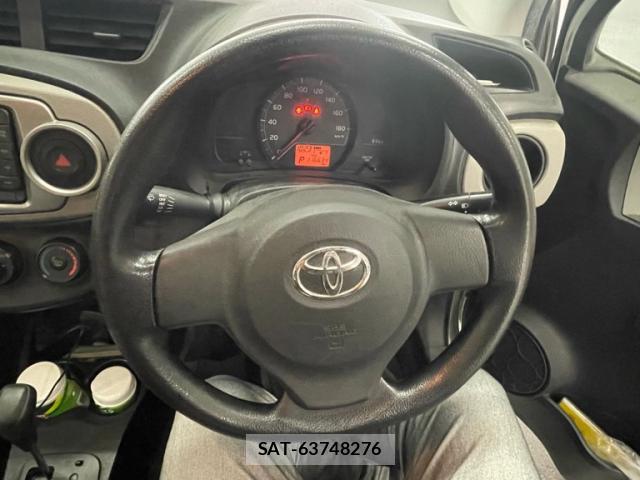 Toyota VITZ 2011-12 8379128-11