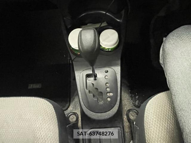 Toyota VITZ 2011-12 8379128-15