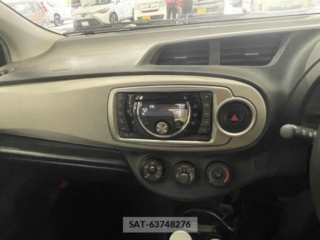Toyota VITZ 2011-12 8379128-16