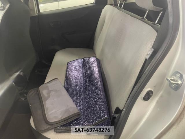 Toyota VITZ 2011-12 8379128-4