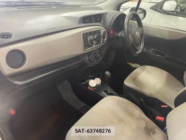 Toyota VITZ 2011-12 8379128-6