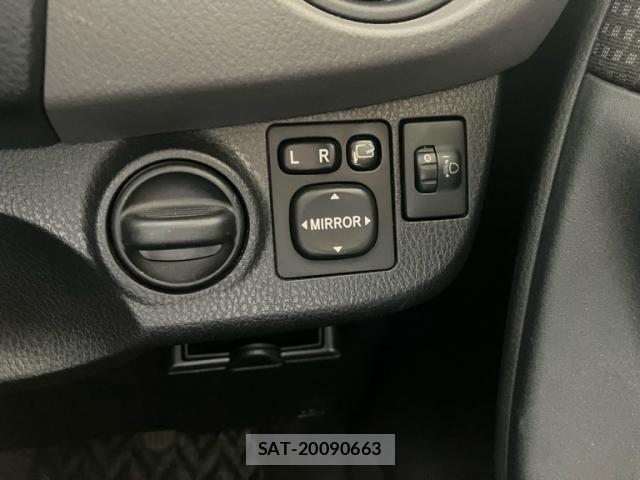 Toyota VITZ 2014-10 8380033-11