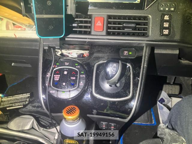 Toyota VOXY 2019-07 8378563-14
